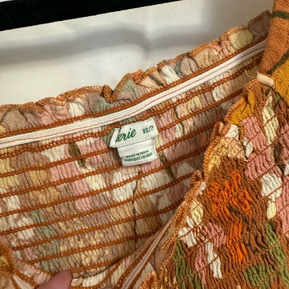 American Eagle Smocked Puff Sleeve Crop Top BNWOT - Picture 3 of 3